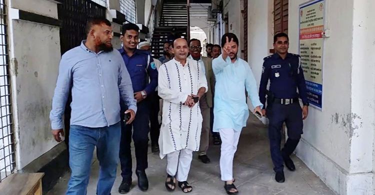 সবাই মিটিং-মিছিল করলো, শোকজ খাইলাম আমি আর সাকিব: নিক্সন চৌধুরী