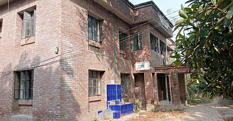 দেড় বছর ধরে তালাবদ্ধ ইউনিয়ন স্বাস্থ্যকেন্দ্র