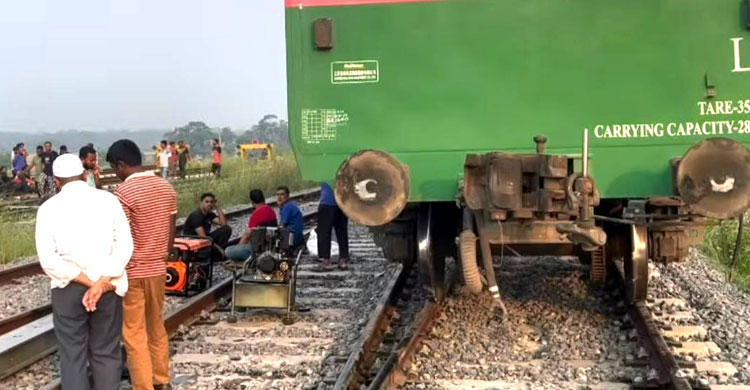 দক্ষিণাঞ্চলের তিন রুটে ১৬ ঘণ্টা ট্রেন চলাচল বন্ধ