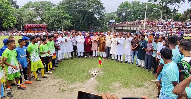 ফরিদপুরে ফুটবল টুর্নামেন্টে মাতলো হাজারো দর্শক