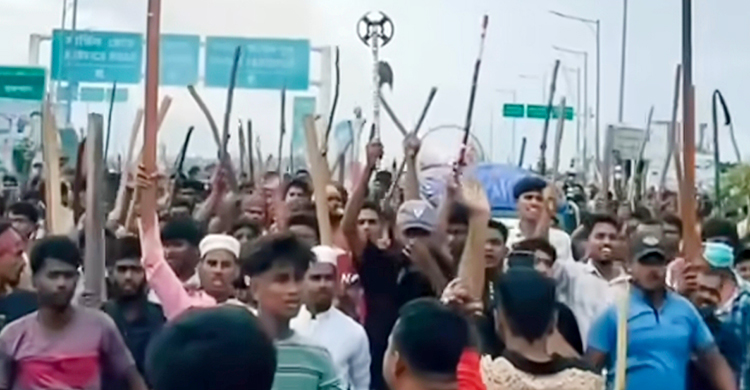 ফরিদপুরে সাড়ে ৪ ঘণ্টা পর ঢাকা-খুলনা মহাসড়কে যান চলাচল শুরু