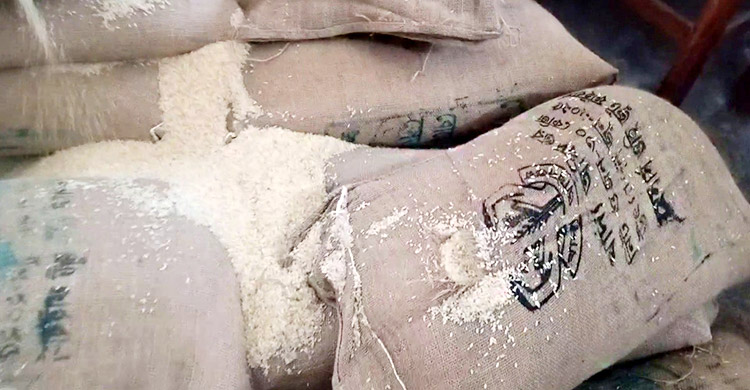 বরাদ্দের চাল জেলের হাতে পৌঁছানোর আগেই ১০০ কেজি করে গায়েব