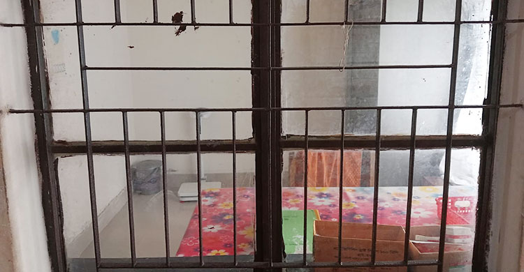 দেড় বছর ধরে তালাবদ্ধ ইউনিয়ন স্বাস্থ্যকেন্দ্র