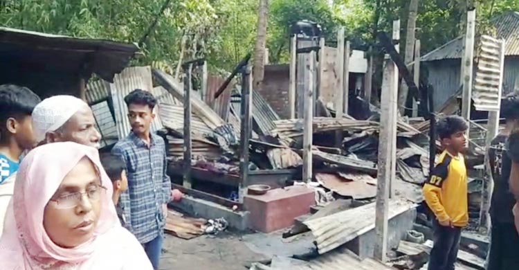 ঘরে আগুন দিয়ে কিশোরকে পুড়িয়ে হত্যার অভিযোগ
