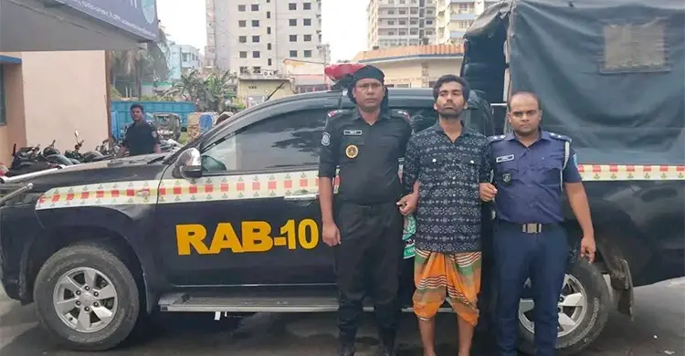 দাদি-ফুপুসহ তিনজনকে কুপিয়ে হত্যা, অভিযুক্ত যুবক গ্রেফতার