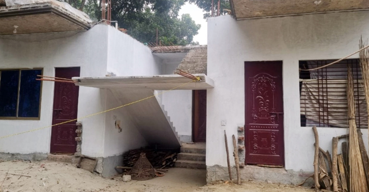 ব্যাংকারের বাড়িতে ডাকাতি, মাঠ থেকে ১০ সেচপাম্প চুরি