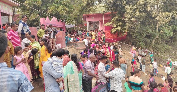 ফরিদপুরে মাঘী পূর্ণিমায় পুণ্যস্নানে ভক্তদের ঢল