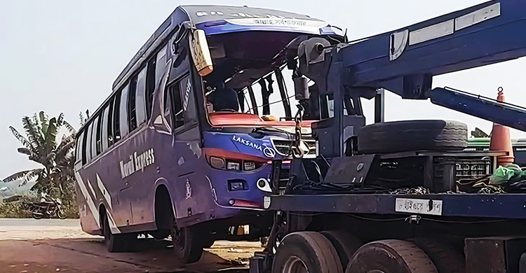 ফরিদপুরে যাত্রীবাহী বাস উল্টে নিহত ২