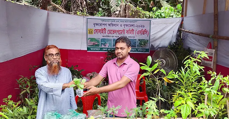বৃক্ষমেলায় ২ টাকায় মিলছে গাছের চারা