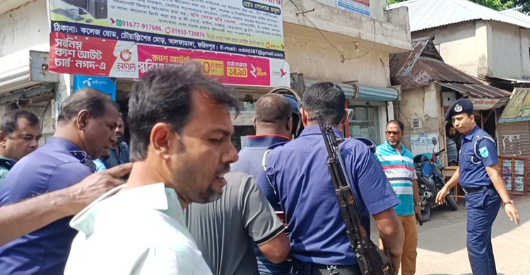 ফরিদপুরে ওসির বিরুদ্ধে মানববন্ধনের প্রস্তুতি, বিএনপির ৪ নেতা আটক