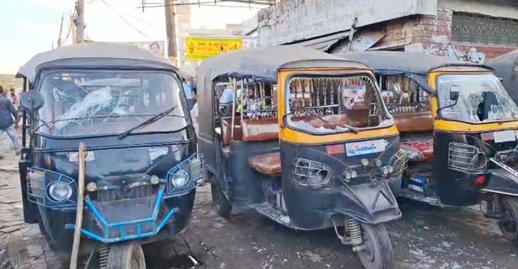 চাঁদা না পেয়ে যুবদল নেতার বাহিনীর তাণ্ডব, ১৬ মাহিন্দ্রা ভাঙচুর