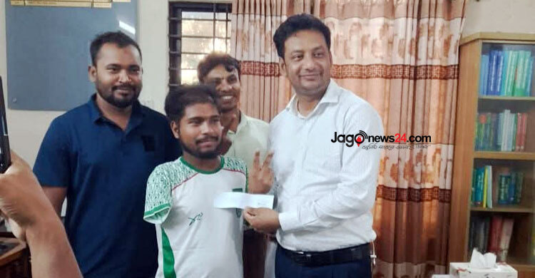 দুই হাত না থাকা সেই জসিম পাচ্ছেন এনআইডি কার্ড