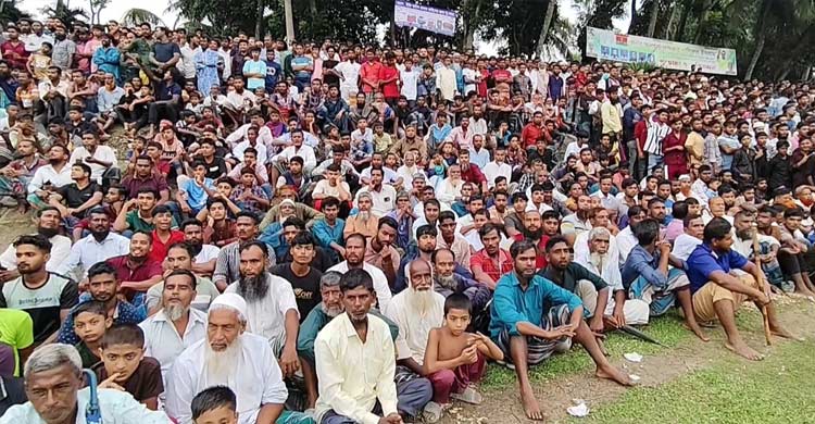 ফরিদপুরে ফুটবল টুর্নামেন্টে মাতলো হাজারো দর্শক