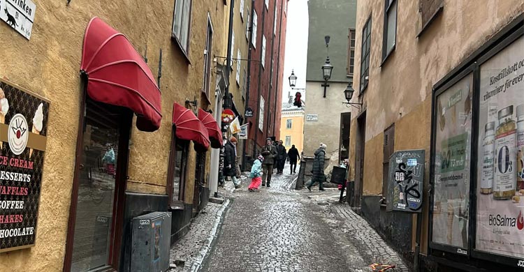 মানুষের মাঝে বাঁচতে চাই