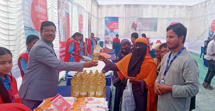 ফরিদপুরে প্লাস্টিকের বিনিময়ে মিললো বাজার