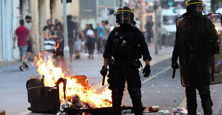 কবে শান্তি ফিরবে ফ্রান্সে?