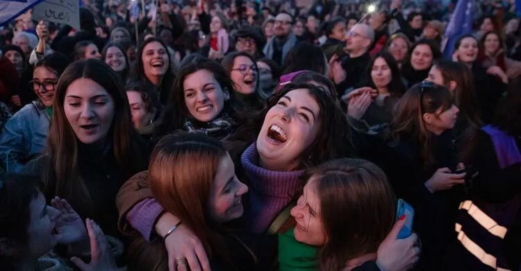 France makes abortion a constitutional right