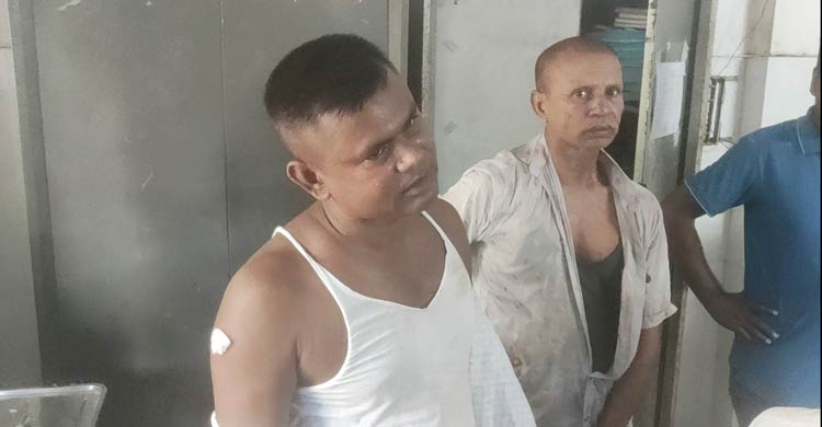 বিয়ে করতে গিয়ে ঘটকসহ ভুয়া সেনা সদস্য আটক