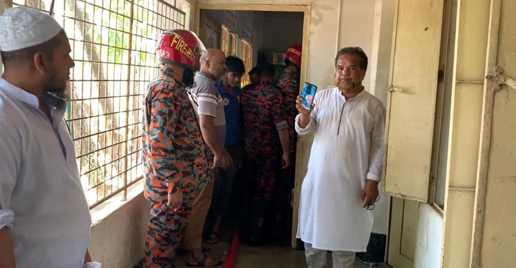 ফরিদপুরে প্রাথমিক বিদ্যালয়ে আগুন