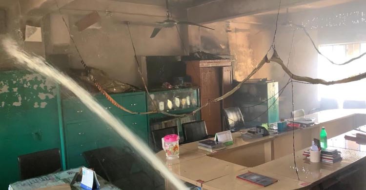 ফরিদপুরে প্রাথমিক বিদ্যালয়ে আগুন