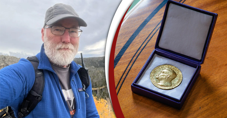 স্ত্রীর চিৎকারে ভেবেছিলেন ভালুক, পরে শোনেন নোবেল জিতেছেন