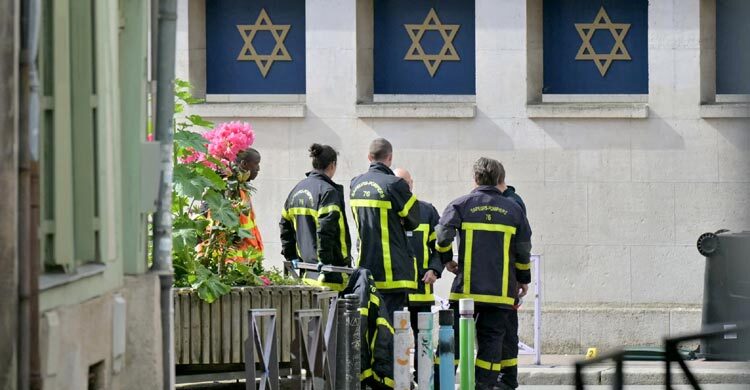 French police shoot suspect dead in synagogue incident