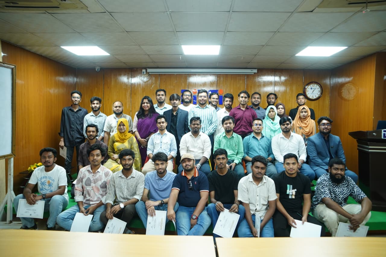 ক্রিয়েটিভ ক্যারিয়ার ওয়ার্কশপে অংশ নেওয়া শিক্ষার্থীরা