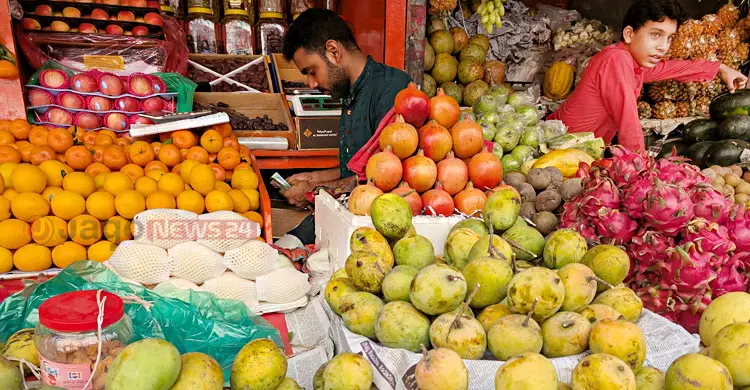 বাজারে আগেভাগেই ৩ জাতের আম, দাম চড়া