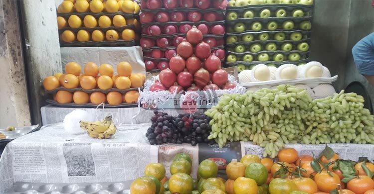 রোজার শুরুতেই বিদেশি ফলের চড়া দাম, দেশিতেও অস্বস্তি