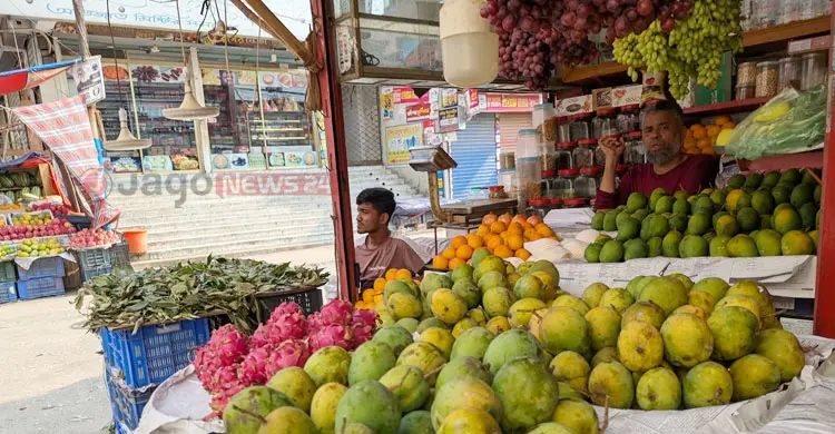 বাজারে আগেভাগেই ৩ জাতের আম, দাম চড়া