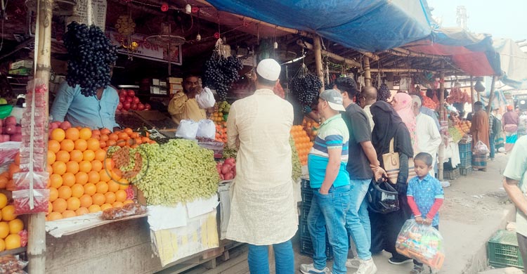 দাম কমলেও নাগালের বাইরে বিদেশি ফল