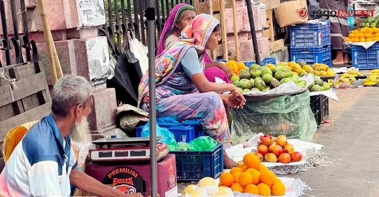 অর্ধেক দামে ফল মেলে ঢাকার যে বাজারে