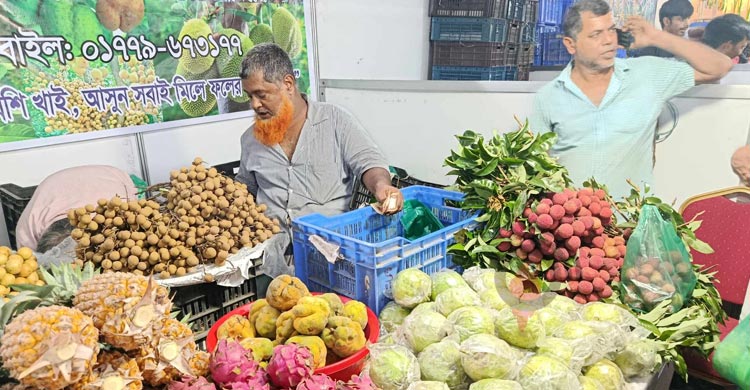 শেষদিনে ক্রেতা-দর্শনার্থীতে মুখর ফল মেলা