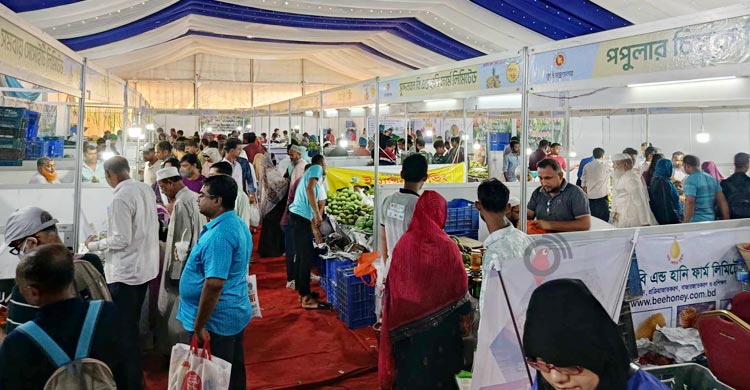 শেষদিনে ক্রেতা-দর্শনার্থীতে মুখর ফল মেলা
