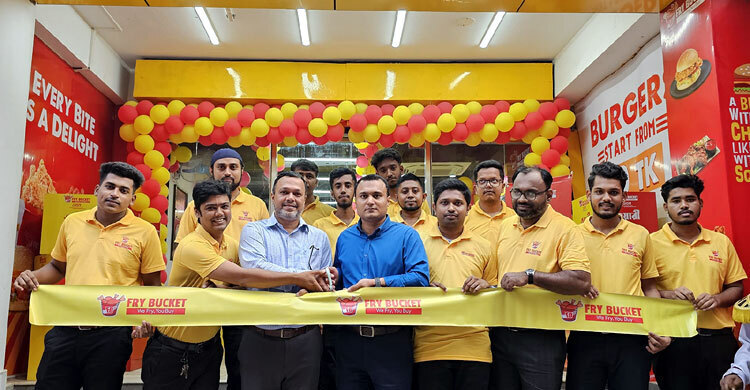 Fry Bucket opens outlet in Wari