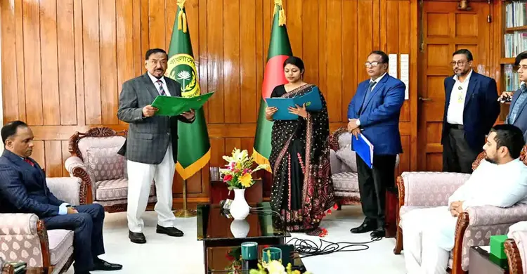 শপথ নিলেন এনসিপির নুসরাত তাবাসসুম