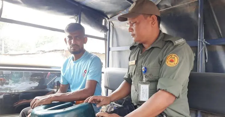 গাইবান্ধায় ৪২৫ লিটার ডিজেল জব্দ, ব্যবসায়ীকে জরিমানা