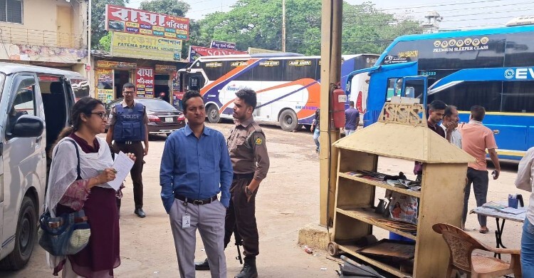 একাধিকবার তেল কিনছেন ক্রেতারা, আছে ‘প্যানিক বায়িং’