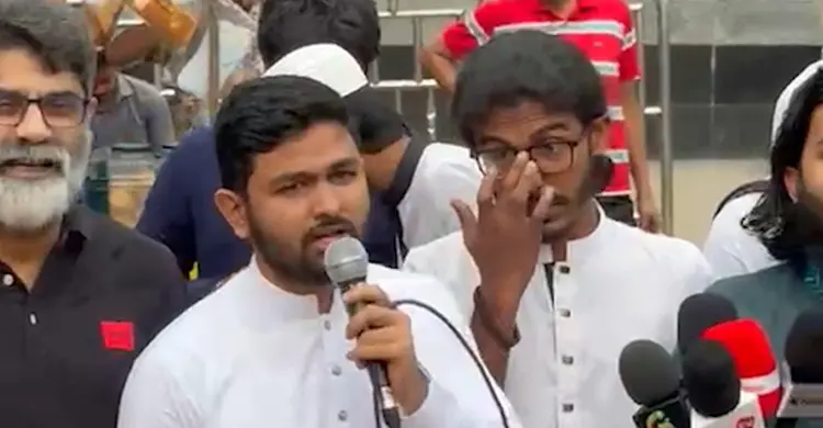 ইনকিলাব মঞ্চের স্লোগানে উত্তাল শাপলা চত্ত্বর