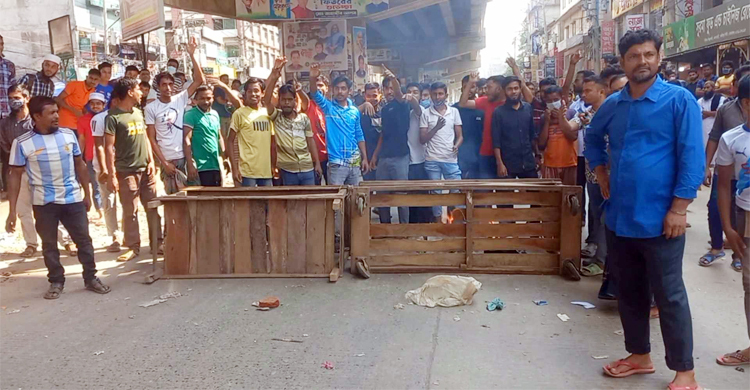 গাজীপুরে টানা পঞ্চম দিনের বিক্ষোভে পোশাক শ্রমিকরা