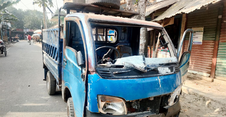 চোর সন্দেহে গণপিটুনি দিয়ে ৬ জনকে পুলিশে সোপর্দ