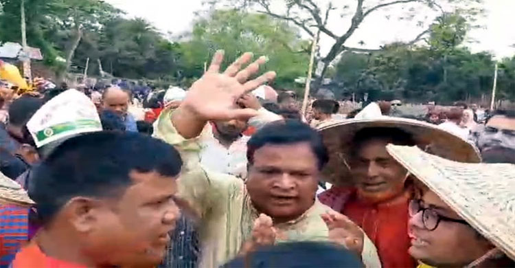 বর্ষবরণ অনুষ্ঠানে জাতীয় সংগীত গাওয়া নিয়ে হট্টগোল