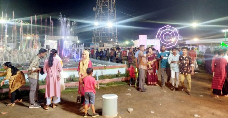 কুটির শিল্প মেলায় নেই শিল্পপণ্য, লটারির দোকানের ছড়াছড়ি