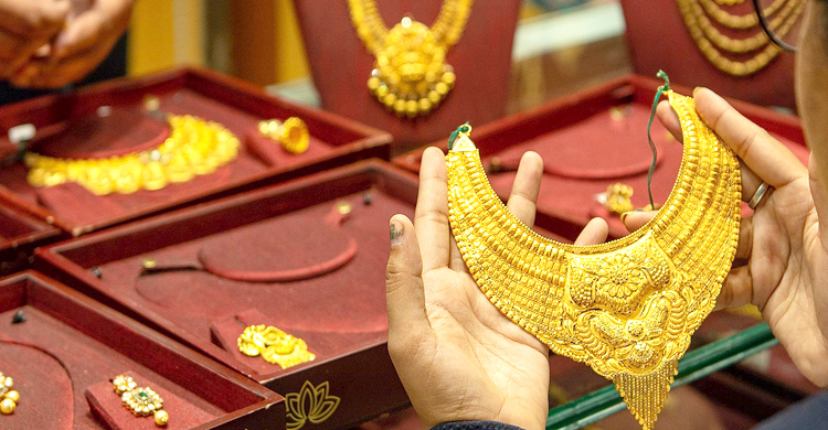 আন্তর্জাতিক বাজারে সোনার দাম আরও কমেছে, দেশে সিদ্ধান্ত রোববার