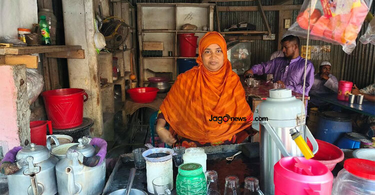 চায়ের দোকানে সন্তানদের স্বপ্ন বুনছেন মহিদা