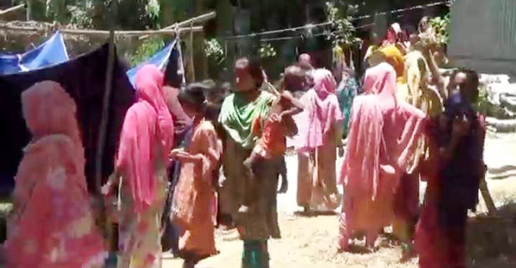 রেললাইনে হাঁটছিলেন যুবক, ট্রেনের ধাক্কায় ছিন্নভিন্ন দেহ