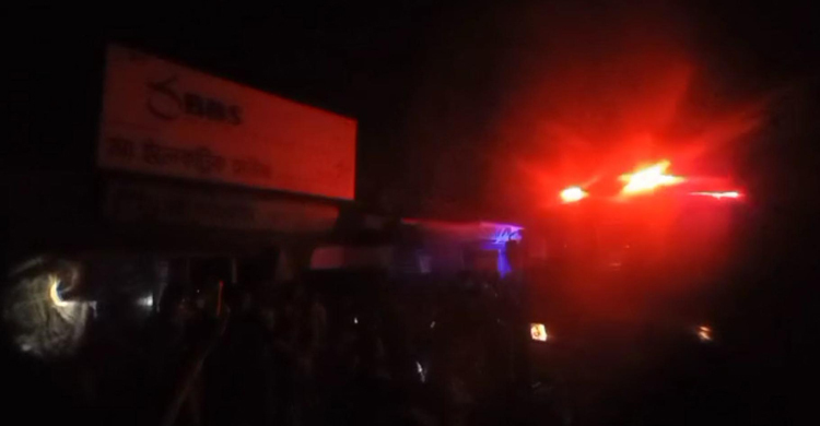 গাজীপুরে হকার্স মার্কেটে অগ্নিকাণ্ড