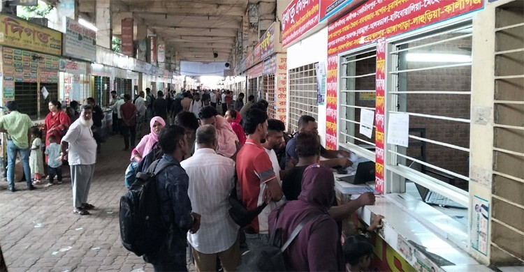 অনলাইনে টিকিট কাটায় কাউন্টারে ভিড় কম, সিডিউল অনুযায়ী চলছে বাস
