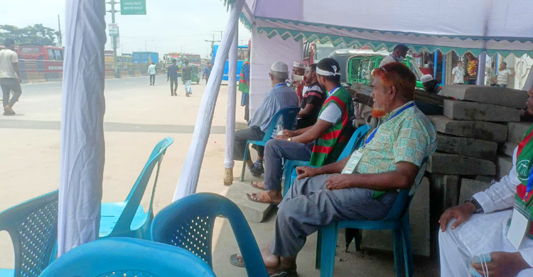 গাবতলী দিয়ে প্রবেশ করছে শতশত গাড়ি, জামায়াতের অভ্যর্থনা