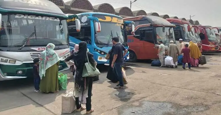 উত্তরবঙ্গের বাসগুলো এখনো পৌঁছায়নি গাবতলীতে, যাত্রীদের দুর্ভোগ